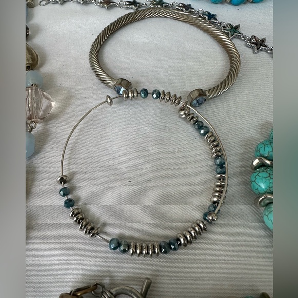 Set of 10 blue and neutral vibe bracelets - Picture 5 of 7